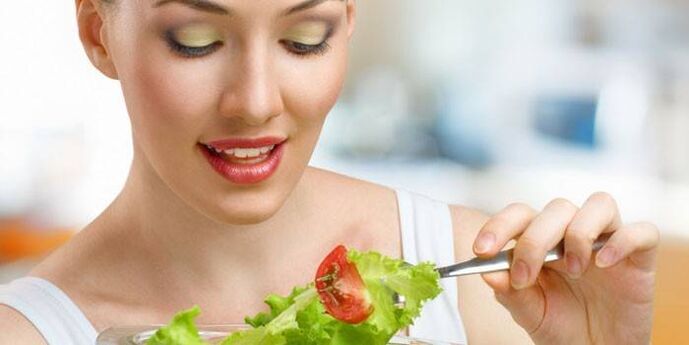 mangiare insalata di verdure per dimagrire