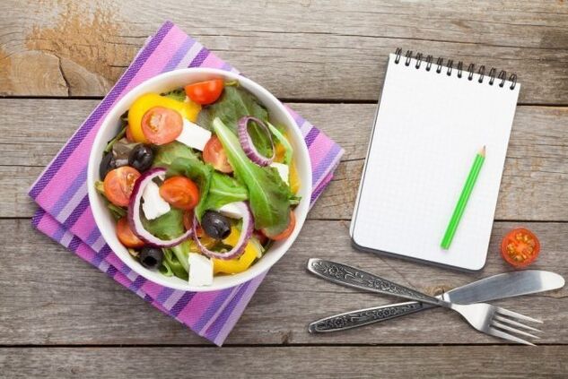 insalata di verdure per dieta chetogenica